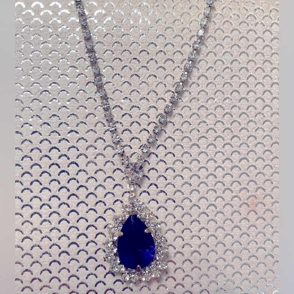 NWOT Jewel Tear Drop Necklace. Blue and White Diamond Coloured. Clasp Closure